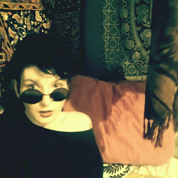 Meet your Posher, Robyn Jude - Picture 2 of 3